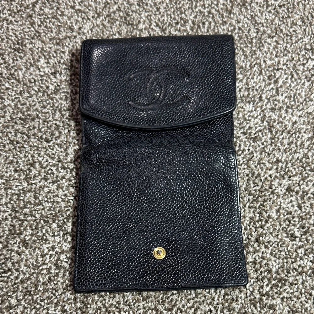 CHANEL AUTHENTIC Black Caviar Leather Card Holder with Embossed CC - Picture 13 of 16
